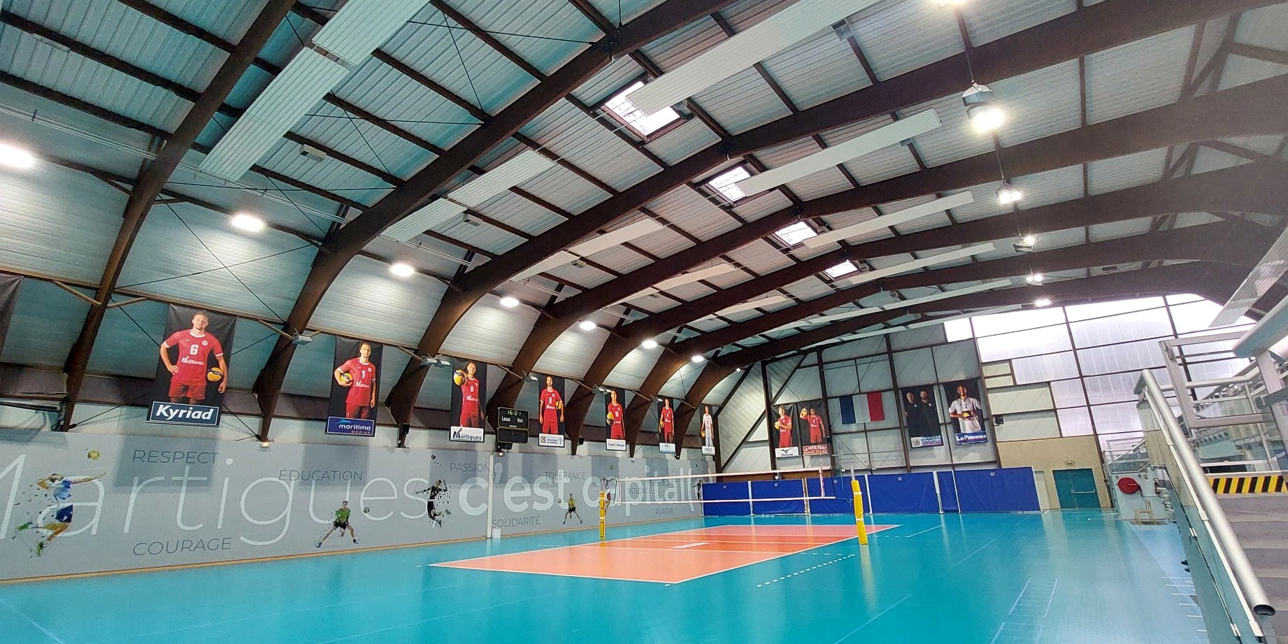 gymnase Martigues 1400lux